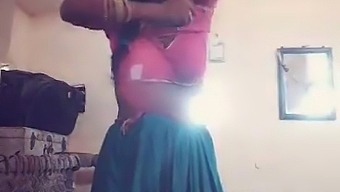 Amateur Rajasthani Housewives Engaging In Sexual Activities