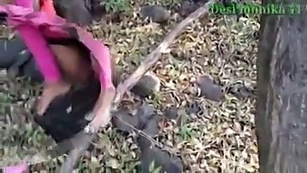 Indian Girlfriend Has Sex In The Woods