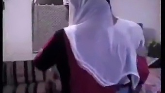 Emo Chlapci A Teta Sa Oddávajú Divokému Arabskému Sexu