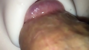 رجل مثلي هاوي يستمتع بلعبة الكس بمفرده