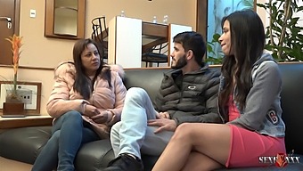 Η Lalla Potira Και Η Lidy Silva Εισάγουν Τον Swinging Τρόπο Ζωής Τους Στη Lidy