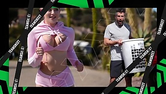 Ohromující Kat Arina Zatčena Za Krádež A Potrestána V Obchodě
