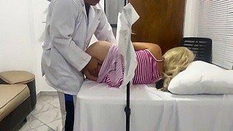 Prachtige Echtgenoot Verleid Door Immorele Ob / Gyn Met Lustopwekkende En Gefilmd Terwijl Hij Wordt Verkracht