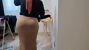 O Desejo Voluptuoso Da Madrasta É Um Objeto De Desejo