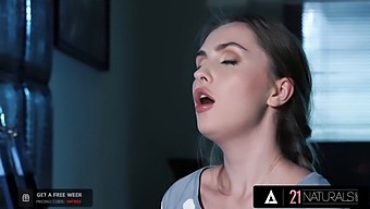 Ruská Lena Reif Ukazuje Svou Sexuální Zdatnost V Horké Scéně