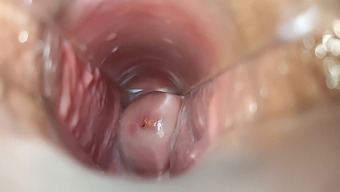 Orgasm Intens Capturat Prin Speculum Close-Up